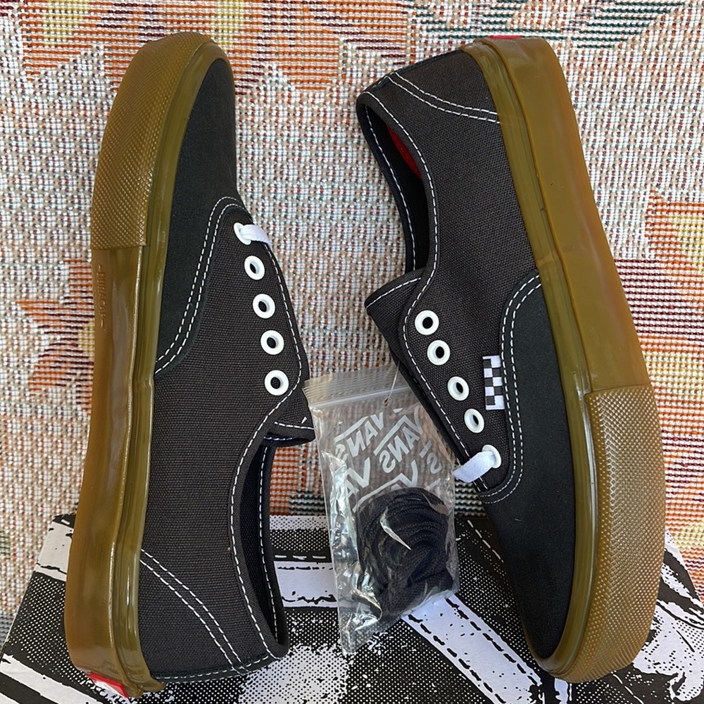 Vans WMNS Skate Authentic
Raven/Gum
VNOA5FC8241
Sneakers - athletic shoes - Picture 12 of 16